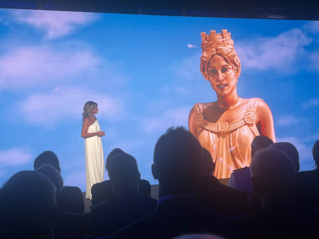Minerva en el Centenario del Juan Sebastián de Elcano